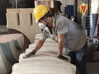 高溫作業(yè)下的工人健康保護(hù)：大型鑄鋼廠的防護(hù)措施