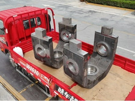 騰飛鑄鋼百科 | 大型鑄鋼件-橫梁作為破碎機(jī)配件有何重要作用？