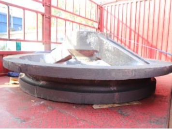 大型鑄鋼件橫梁作為破碎機(jī)配件有何重要作用？